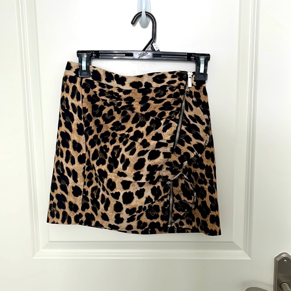 Zara Dresses & Skirts - 🐆ZARA Basic Leopard Mini Skirt